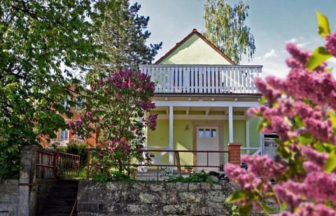 Facade/entrance, Balcony/Terrace