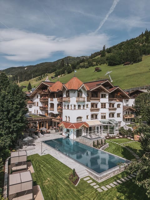 Property building, Swimming pool