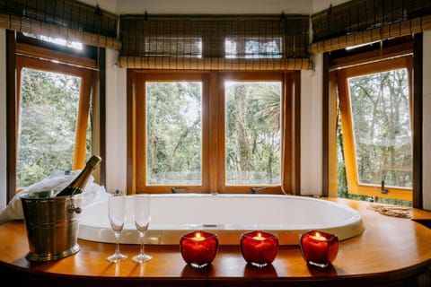 Hot Tub, Massage
