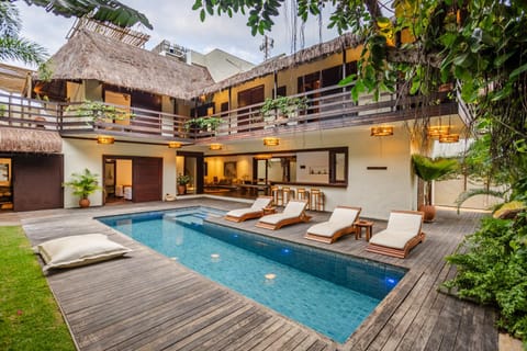 Property building, Patio, Day, Natural landscape, Garden, Garden view, Pool view, Swimming pool, sunbed