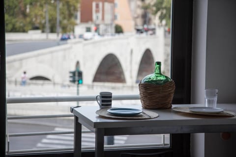 Food close-up, Photo of the whole room, Decorative detail, Bedroom, Landmark view, River view, Buffet breakfast, Italian breakfast, Lunch, Dinner, Drinks, young children, older children, group of guests, Family