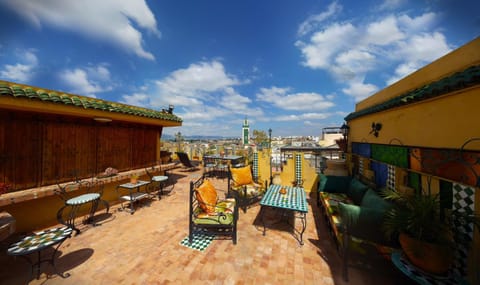 Restaurant/places to eat, Balcony/Terrace