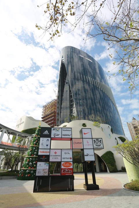 Property building, Facade/entrance, Off site
