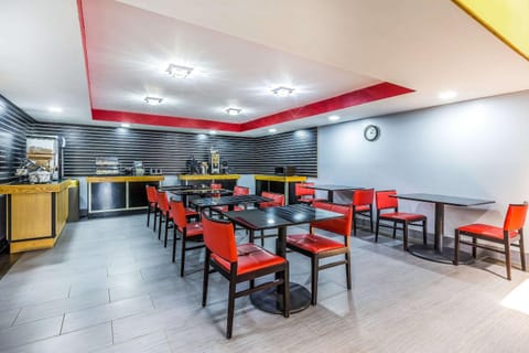 Restaurant/places to eat, Dining area, On site, Breakfast