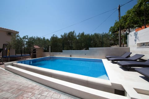 Swimming pool, Swimming pool