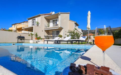 Property building, Swimming pool, Swimming pool