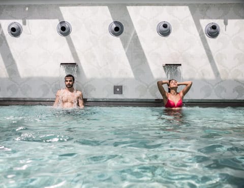 Day, Guests, Swimming pool