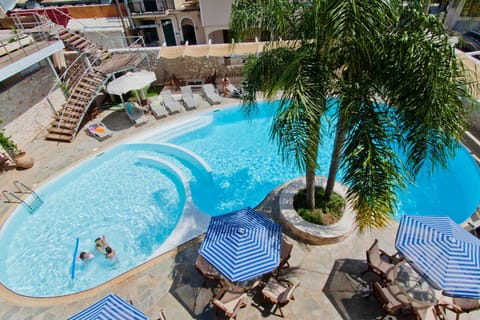 Area and facilities, Swimming pool, Swimming pool