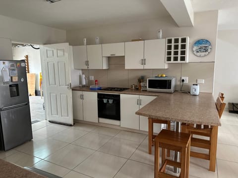 Coffee/tea facilities, Kitchen or kitchenette, Dining area, dishwasher, minibar, pet friendly, stove, toaster