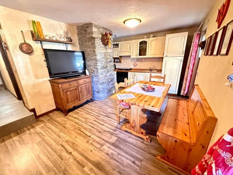 Living room, kitchen