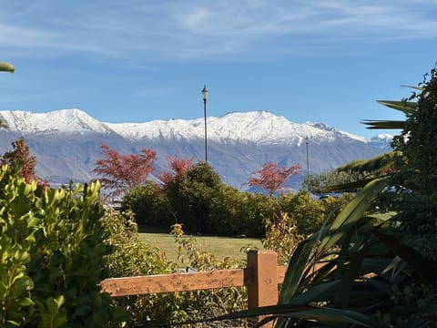 Garden, Landmark view, Mountain view