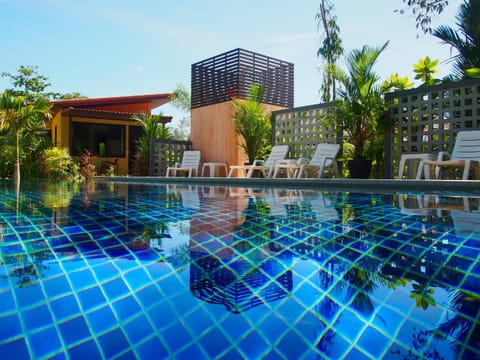 Day, Swimming pool