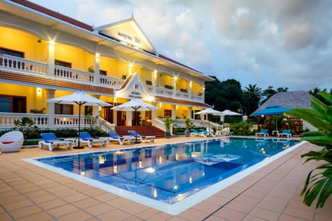 Property building, Swimming pool