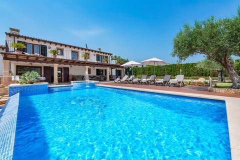 Property building, Swimming pool, sunbed