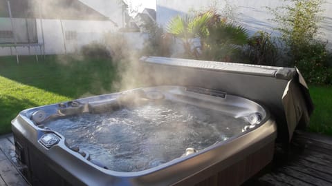 Hot Tub, Massage