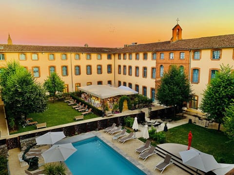 Patio, Garden, Swimming pool