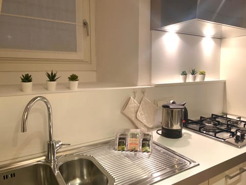 Coffee/tea facilities, Kitchen or kitchenette