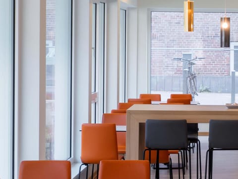 Meeting/conference room, Breakfast