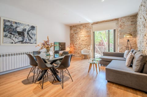 Living room, Dining area, internet