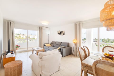 Communal lounge/ TV room, TV and multimedia, Living room, Seating area