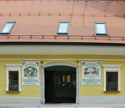 Facade/entrance, Decorative detail