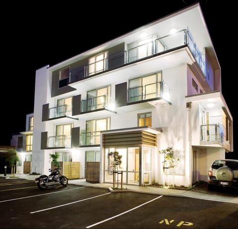Property building, Night, Breakfast, Parking