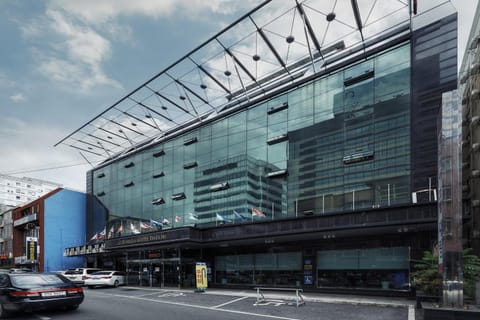 Facade/entrance