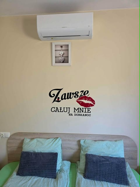 Bed, Bedroom, air conditioner