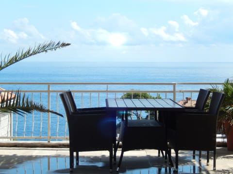 View (from property/room), Balcony/Terrace, Sea view