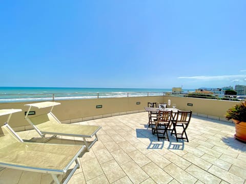 Balcony/Terrace, Sea view, sunbed