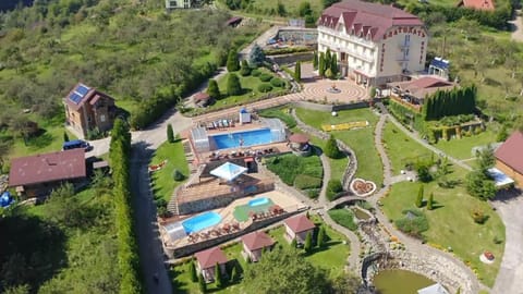 Bird's eye view, Pool view