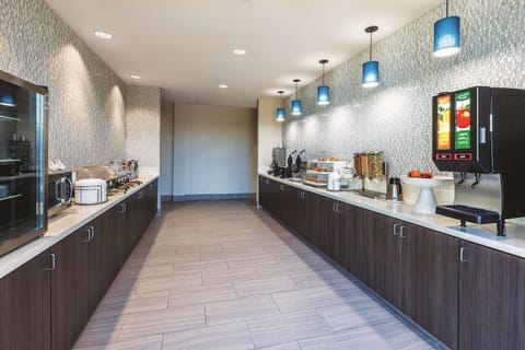 Restaurant/places to eat, Dining area, On site, Breakfast