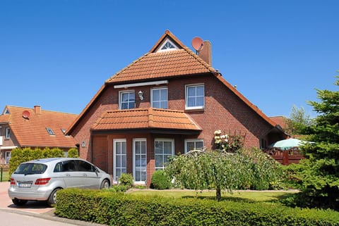 Haus _Konteradmiral Eduard Varrent Apartment in Neuharlingersiel