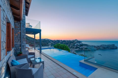 Natural landscape, Decorative detail, Beach, Diving, Pool view, Swimming pool, Swimming pool, Sunrise, Sunset, Family