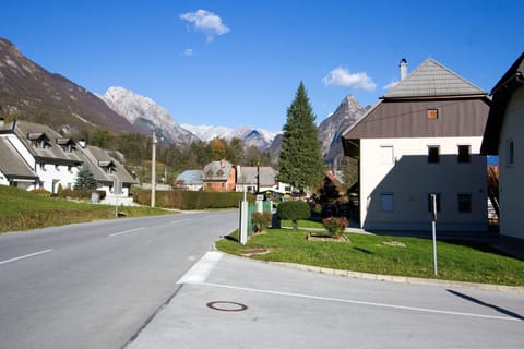 Day, Autumn, On site