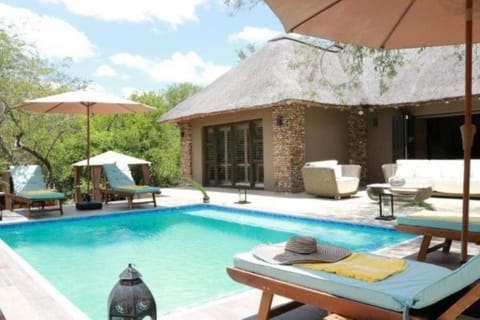 Property building, Patio, Garden view, Pool view, Swimming pool, Swimming pool, Inner courtyard view, sunbed