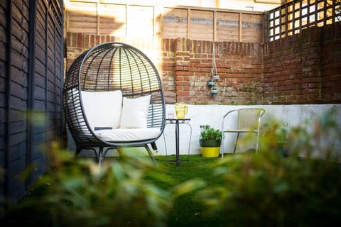 Patio, Garden, sunbed