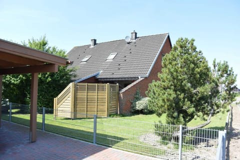 Garden view, Street view