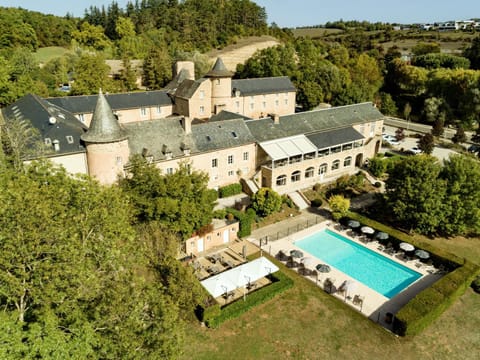 Property building, Garden, Swimming pool