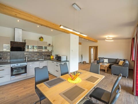 Kitchen or kitchenette, Dining area, pet friendly, stove