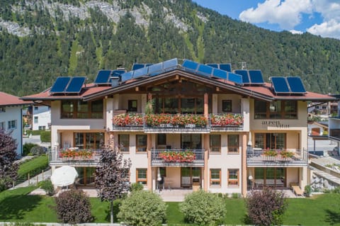 Property building, Natural landscape, Summer, Balcony/Terrace