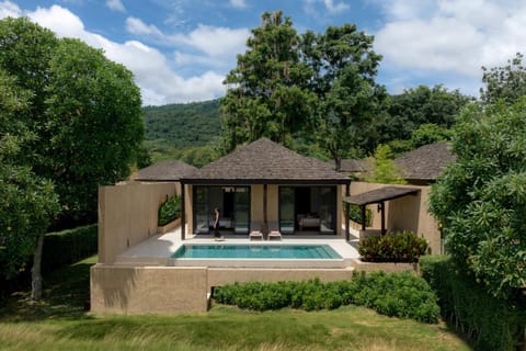 Property building, Day, Natural landscape, Photo of the whole room, Garden view, Mountain view, Swimming pool