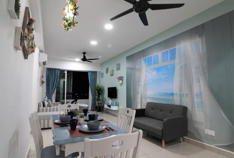 TV and multimedia, Balcony/Terrace, Living room, Seating area, Dining area
