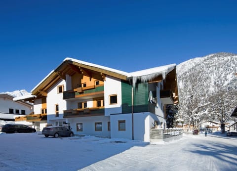 Property building, Facade/entrance, Winter