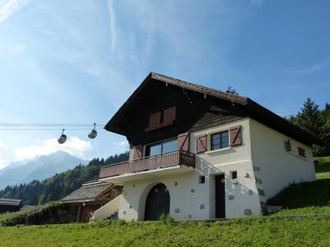 Chalet proche pistes, cheminée, animaux acceptés, garage, WIFI - FR-1-304-108 Chalet in La Clusaz