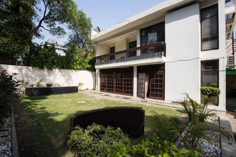 Property building, Patio, Facade/entrance, BBQ facilities, Garden, Coffee/tea facilities, View (from property/room), Balcony/Terrace, Garden view, Street view