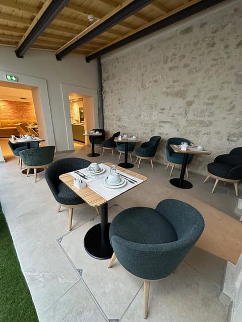 Patio, Buffet breakfast