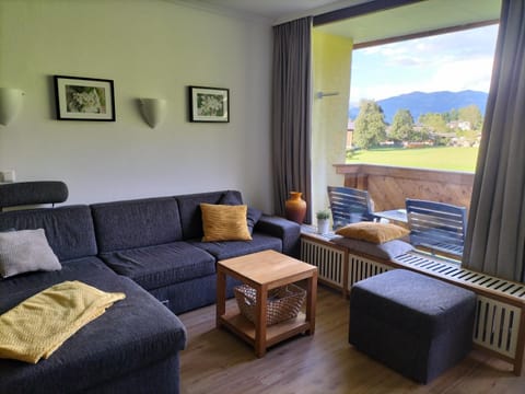 Living room, Mountain view