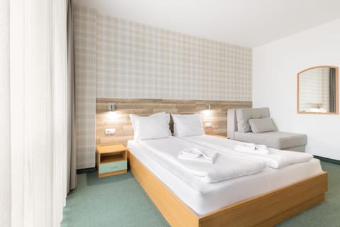 Photo of the whole room, Bedroom, towels