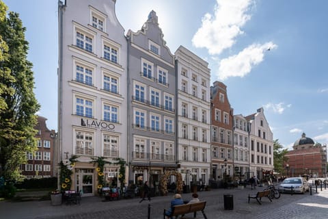 Property building, Neighbourhood